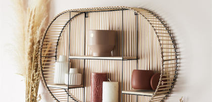 dřevěné nástěnné police