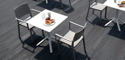 židle plastové šedé