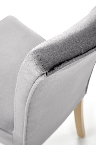 Čalouněná sametová židle Xsavier Intesi do jídelny a obýváku šedá s dřevěnými nohami