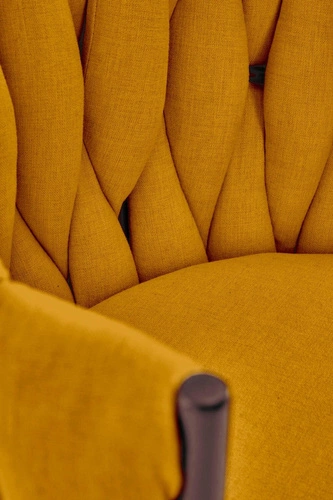 Čalouněná jídelní židle Wendy v hořčicové barvě, moderní, na černých nohách, do jídelny a obýváku Intesi