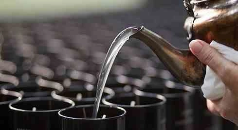 Vonná sójová svíčka Cereria Molla Gold Edition Ginger & Orange Blossom 230g černá dárková