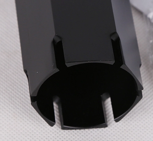 Moderní závěsné svítidlo černý válec Candellux s nastavitelnou výškou do kuchyně a nad stůl