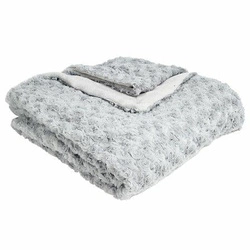 Přehoz z umělé kožešiny Bouclé Atmosphera světle šedý na postel do ložnice 120x160 cm