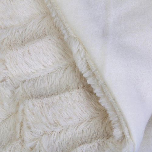 Bílá hebká fleecová deka na pohovku a postel s úchytem Intesi 120x150