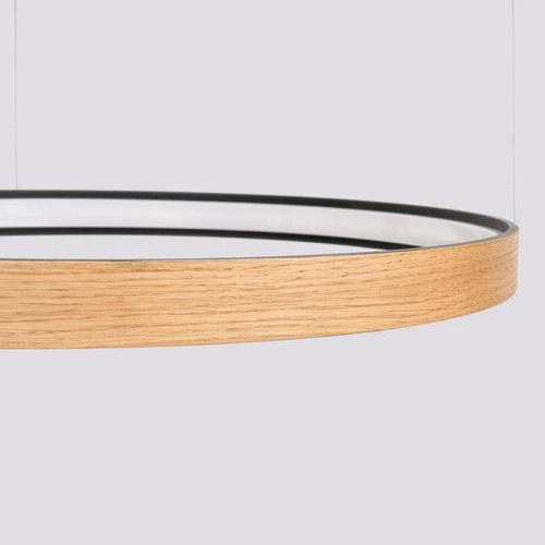 Moderní LED lustr RIO_EIK 78 z dubu do obýváku a jídelny Thoro 79 cm