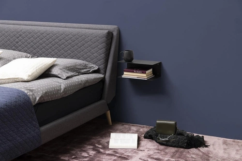 Nástěnná police na knihy Joliet S černá kovová moderní do obýváku Actona 35 cm