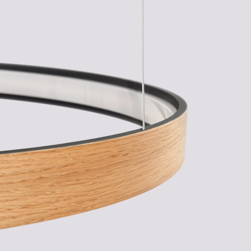 Moderní LED lustr RIO_EIK 78 z dubu do obýváku a jídelny Thoro 79 cm