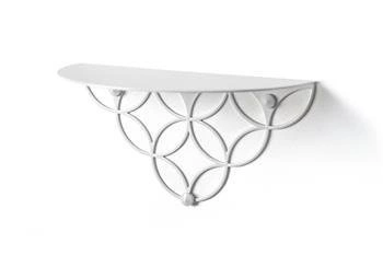 Bílá kovová nástěnná police Holo POLYHEDRA moderní do obýváku na knihy a dekorace