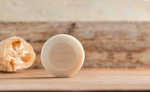 Přírodní béžové mýdlo Cereria Molla Amber & Sandalwood do koupelny 8 cm