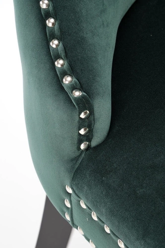 Čalouněná sametová jídelní židle Charlotte Intesi zelená moderní s dřevěnými nohami