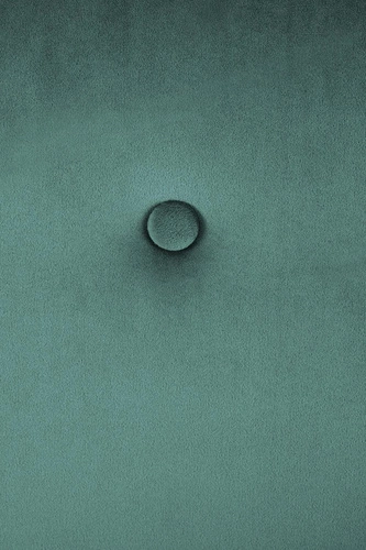 Odpočinkové křeslo Kamelie zelený samet do obýváku moderní glamour s područkami Intesi