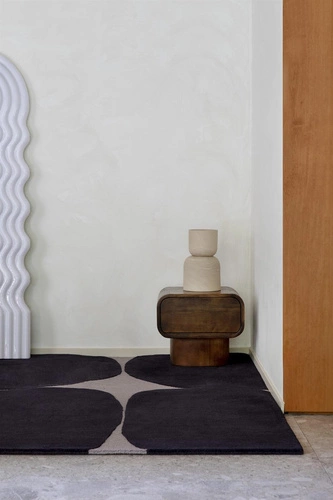 Decor Bruta moderní vlněný koberec do obýváku a ložnice 140x200 ručně tkaný černý