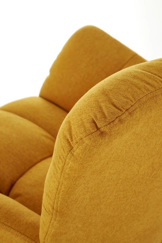 Houpací křeslo Caipola hořčicové do obýváku skandinávské čalouněné s područkami