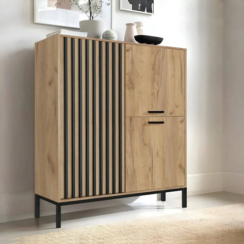 Vysoká komoda Markle s drážkovaným povrchem dub craft/černá na nožkách moderní do obýváku Intesi