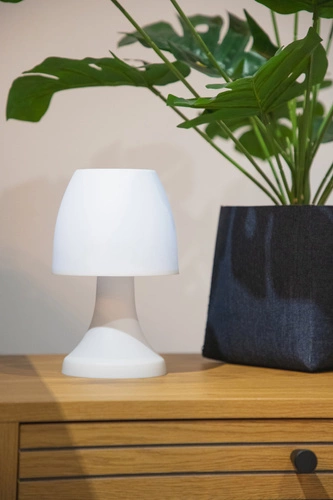 Moderní noční LED lampička Atmosphera Dokk bílá 19 cm bezdrátová do ložnice a obýváku