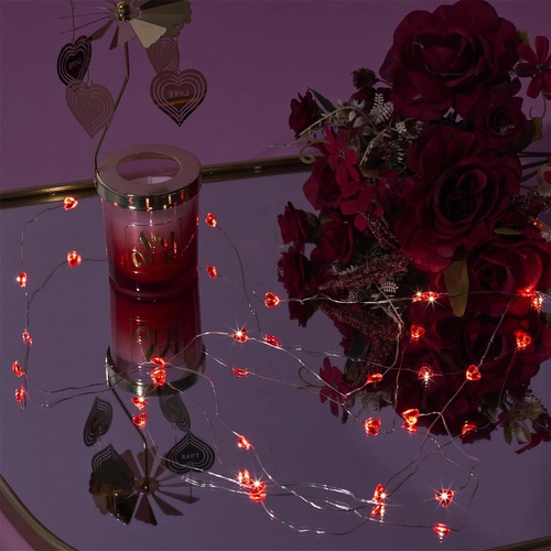 Intesi světelný LED řetěz Srdce na baterie do studentského pokoje 2,3 m