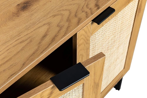Komoda Capri 120 cm ratanová se skříňkami na černých nohách do obýváku moderní boho