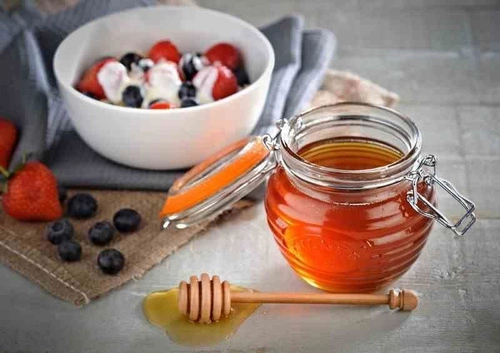 Sklenice na med s naběračkou, balení. KILNER