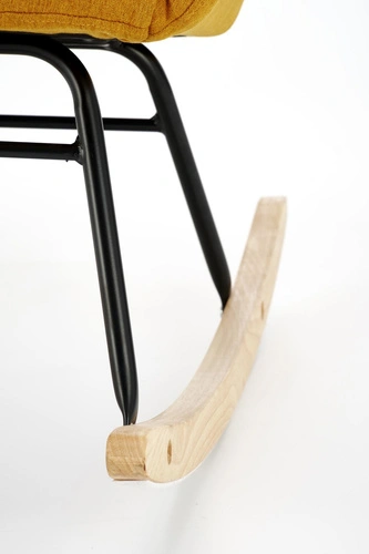 Houpací křeslo Caipola hořčicové do obýváku skandinávské čalouněné s područkami