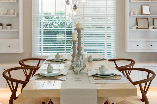 Dřevěná jídelní židle Wicker Color ve stylu Wishbone s područkami pro jídelnu a boho obývák