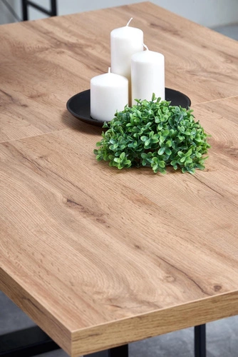 Rozkládací jídelní stůl Ulen 135-185 cm dub wotan s černými nohami moderní