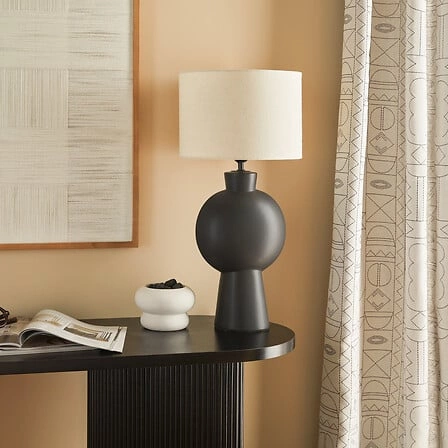 Noční lampička do ložnice Yulia Atmosphera 59 cm černá moderní s keramickým stínidlem