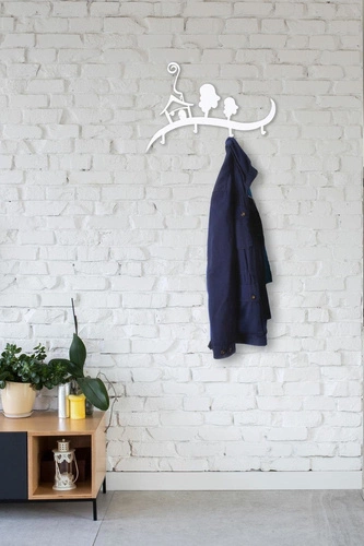 Nástěnný věšák do předsíně Domek černý moderní kovový Intesi na bundy a klíče