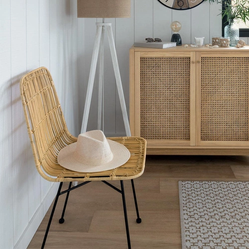 Ratanová boho židle Kubu s kovovými nohami do jídelny a obýváku Atmosphera přírodní