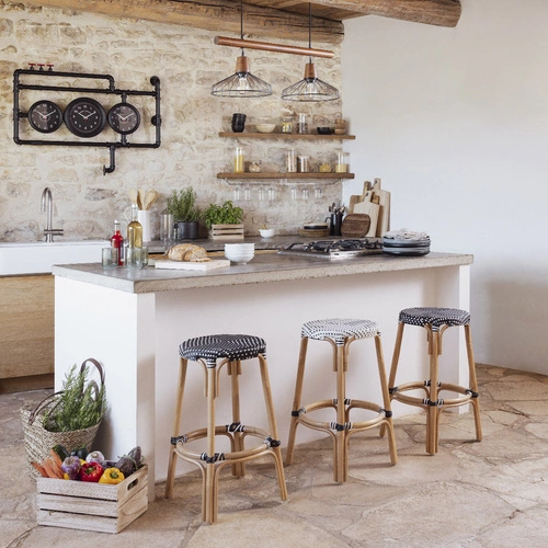 Barová stolička Trecia ratanová černá bez opěradla 66 cm moderní do kuchyně a jídelny Atmosphera