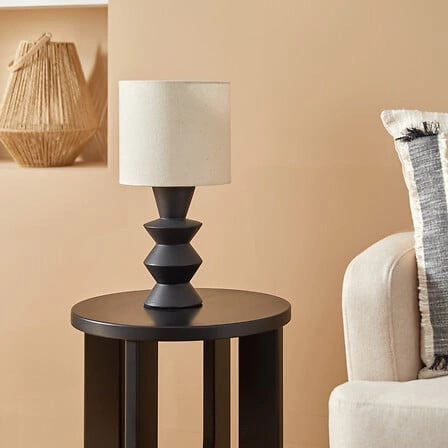 Noční lampička Yulia 40 cm černá s bílým stínidlem moderní do ložnice Atmosphera