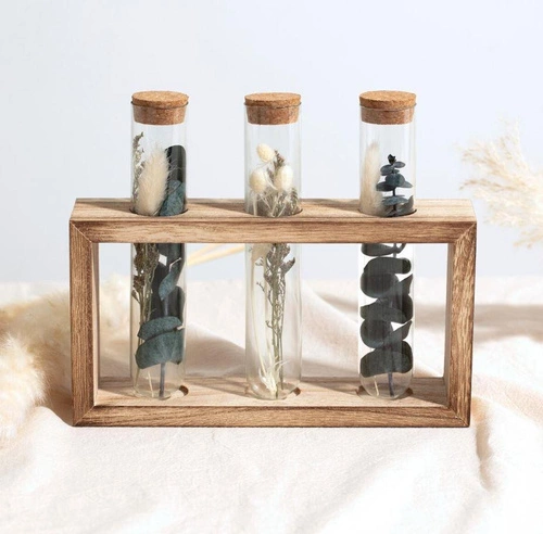 Trojitá váza se sušenými květinami