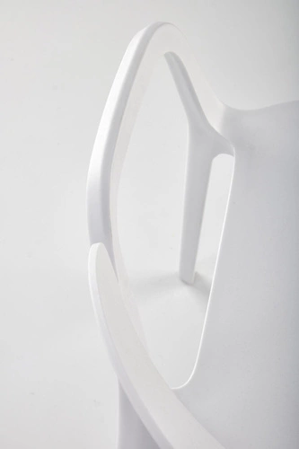 Bílá jídelní a zahradní židle Nadine z plastu, moderní, stohovatelná s područkami