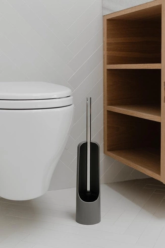 Moderní šedý stojanový WC kartáč do koupelny Umbra minimalistický
