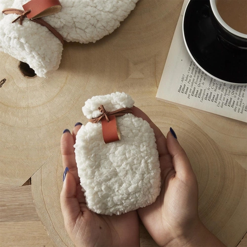 Chlupatý ohřívač rukou bílý