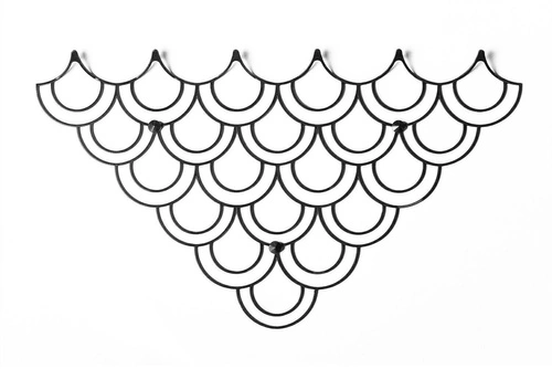 Moderní nástěnný věšák do předsíně Husk M černý kovový POLYHEDRA 56 cm