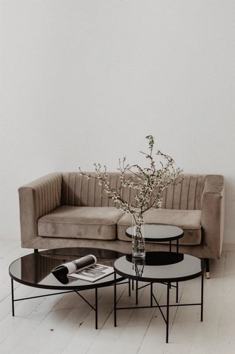 Moderní kulatý konferenční stolek Tre 900 s černou konstrukcí a zrcadlovou deskou do obýváku NORDIFRA