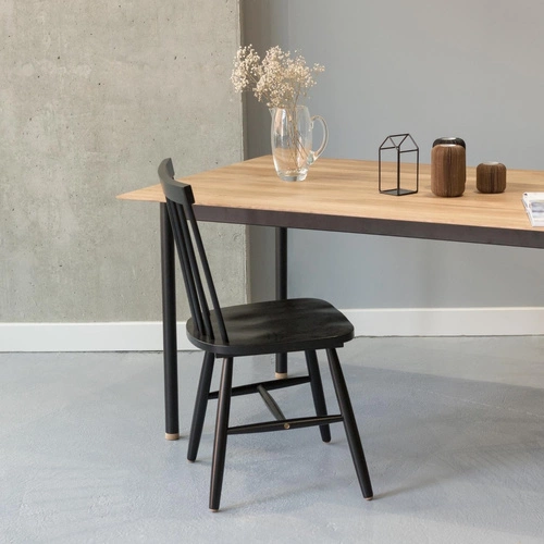 Dřevěná jídelní židle Riano Actona černá skandinávský styl do kuchyně