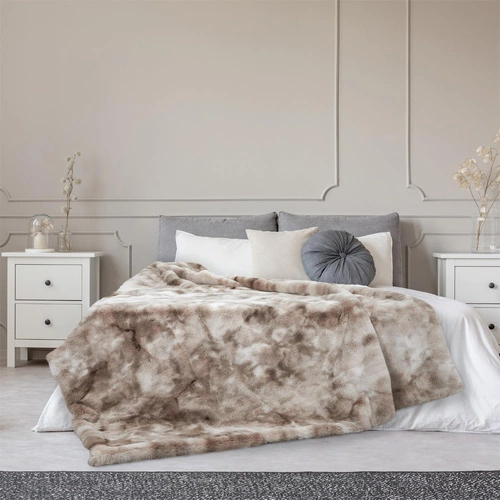 Hřejivá a měkká fleecová deka Furry Intesi 140x200 na pohovku do obýváku