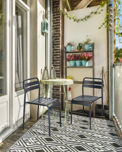 Kovová zahradní židle Terra černá loftová stohovatelná na balkon a terasu Intesi