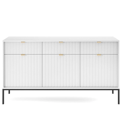 Bílá rýhovaná komoda se zásuvkami 154 cm moderní na nožkách do obýváku Intesi