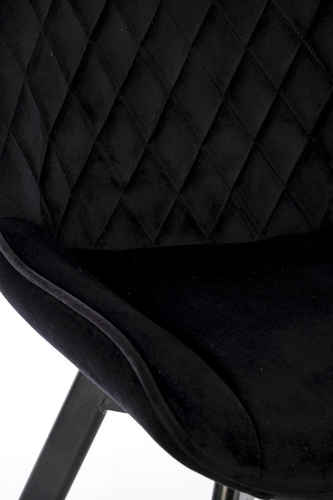 Otočená čalouněná židle z černého sametu Veroniq do obýváku a jídelny moderní Intesi