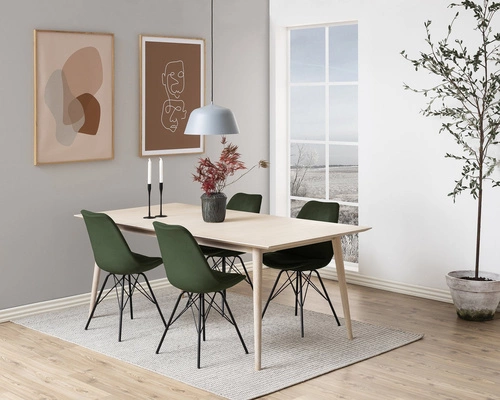 Zelená čalouněná sametová židle Eris VIC Actona do jídelny a obýváku na černých nohách