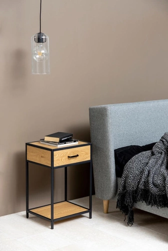 Černý noční stolek se zásuvkou 42 cm Seaford Actona industriální dřevěný do ložnice