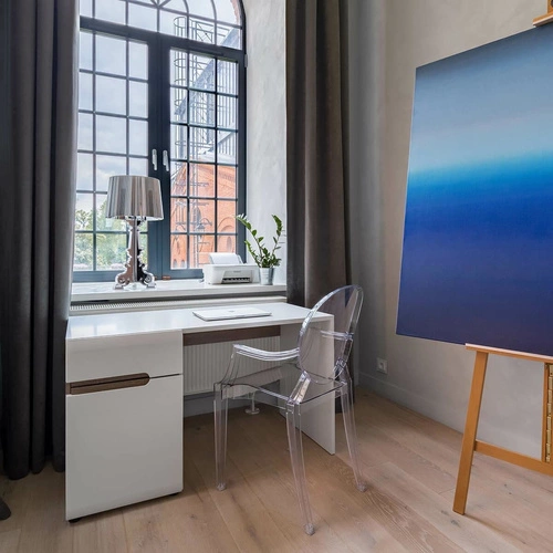 Židle Royal inspirovaná Louis Ghost kouřová