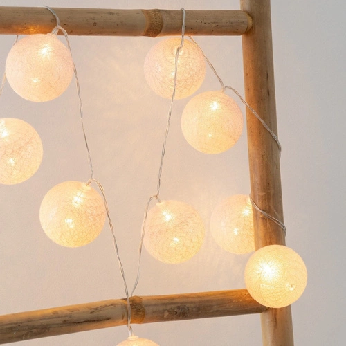 Růžová LED světelná girlanda cotton balls na baterie Atmosphera boho do dětského pokoje 165 cm