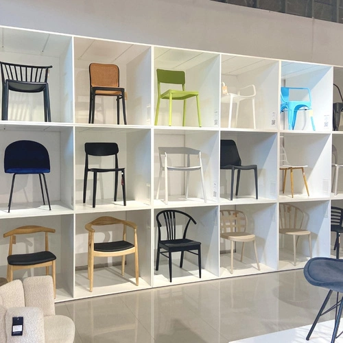 Zahradní židle Nopie Simplet černá z plastu moderní stohovatelná snadno čistitelná