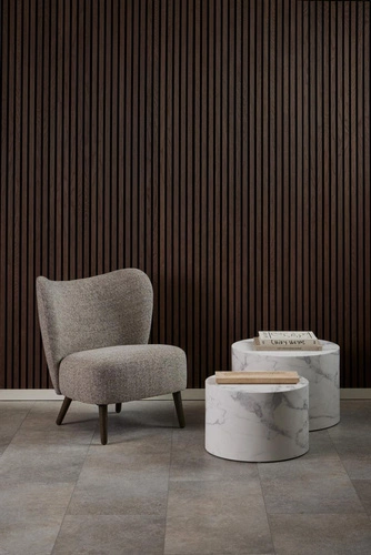 Relaxační křeslo Elmont skandinávské do obýváku plyšové béžové dubové dřevo Actona