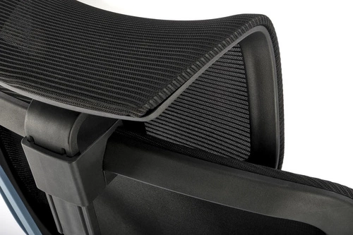 Ergonomická kancelářská židle Berto černá otočná s opěrkou hlavy a nastavením Intesi do kanceláře