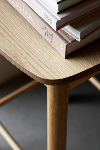 Barová stolička bez opěradla Barlow Actona přírodní dub skandinávský do kuchyně 74 cm