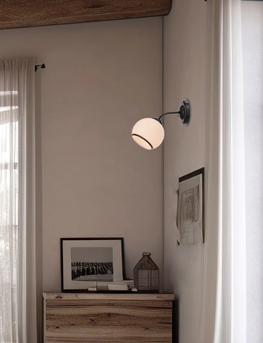 Nástěnné svítidlo Marinen moderní černé se skleněným bílým stínidlem do ložnice a obývacího pokoje